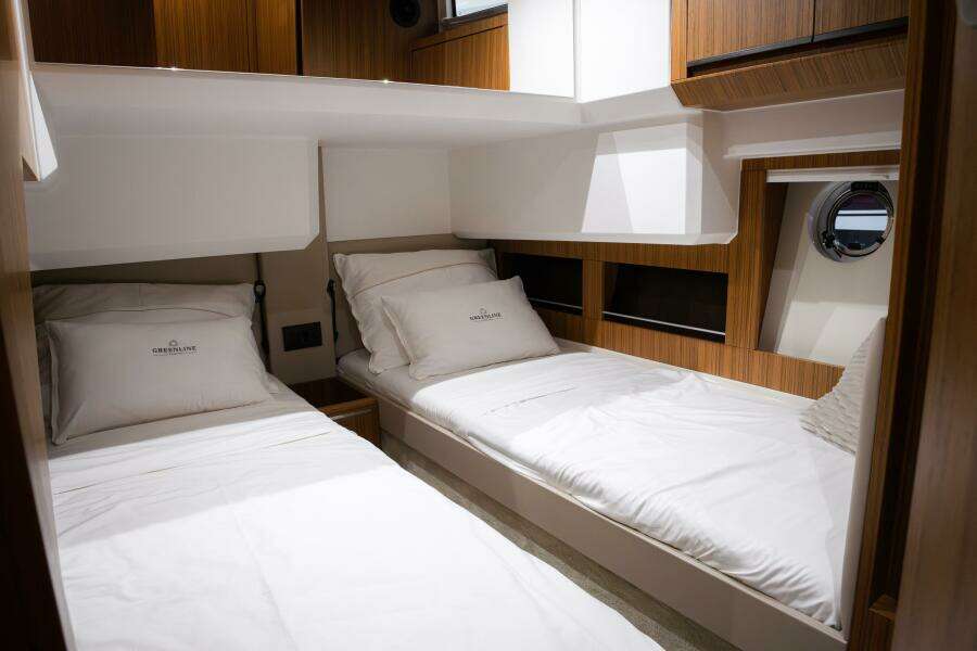 42ft Greenline Yacht For Sale