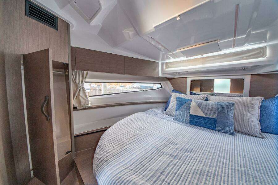 30ft Jeanneau Yacht For Sale