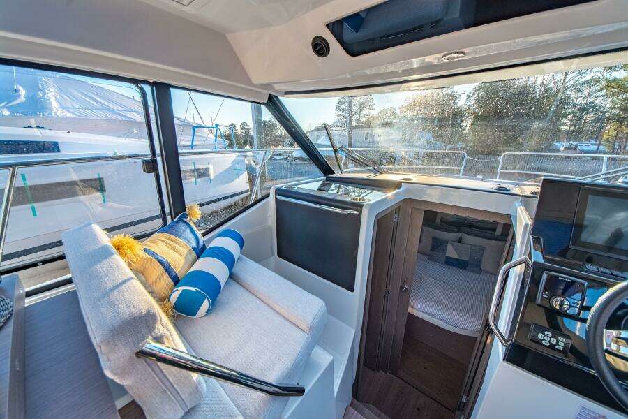 30ft Jeanneau Yacht For Sale