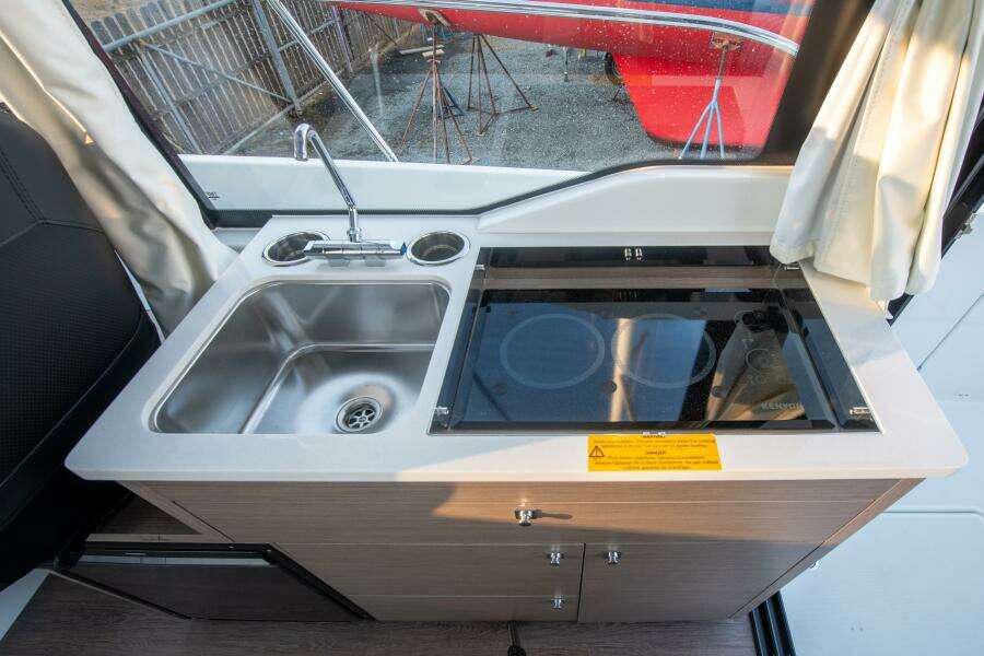 30ft Jeanneau Yacht For Sale