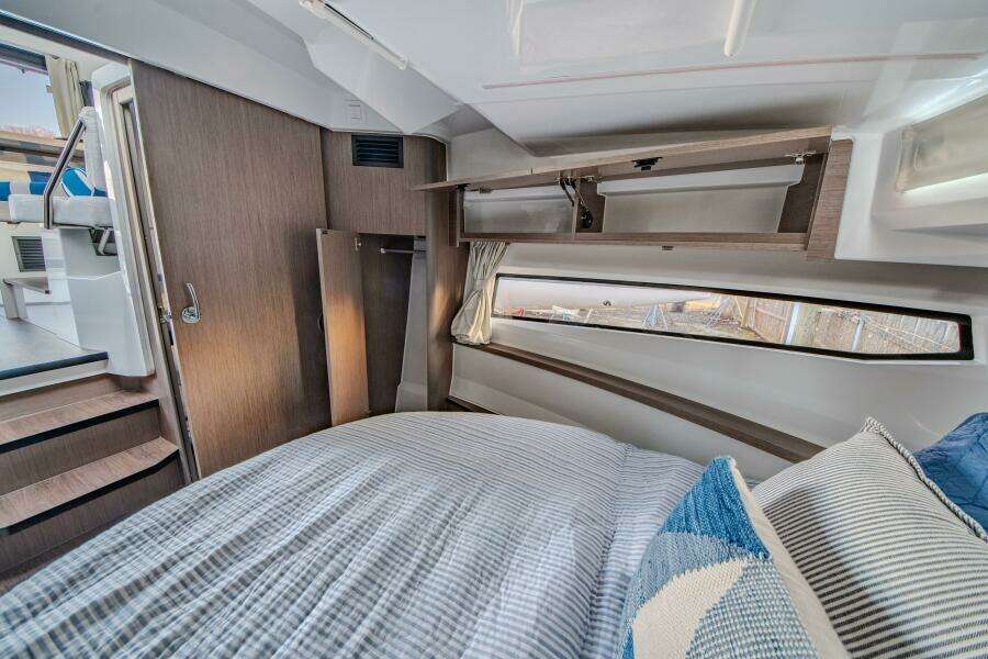 30ft Jeanneau Yacht For Sale