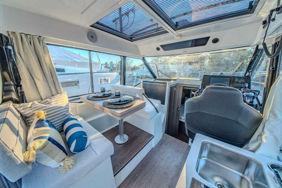 30ft Jeanneau Yacht For Sale