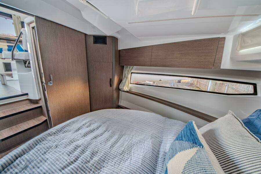 30ft Jeanneau Yacht For Sale