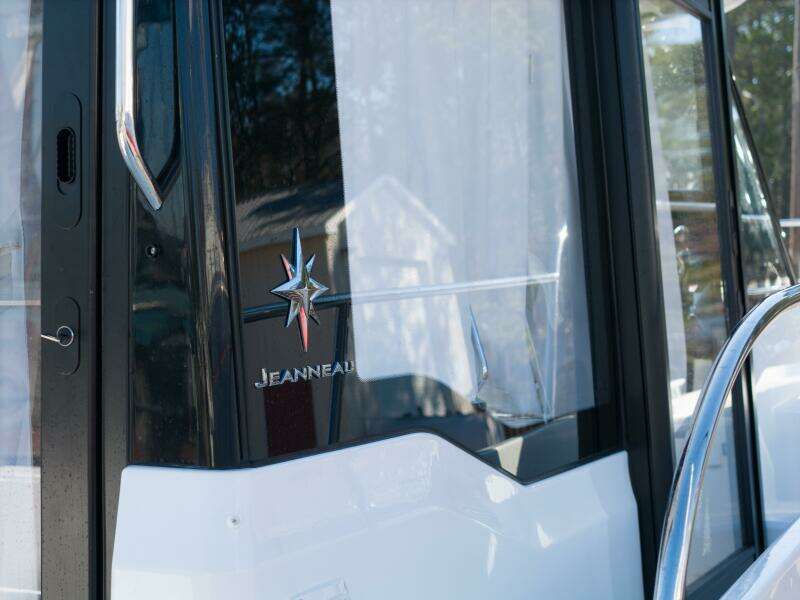 30ft Jeanneau Yacht For Sale