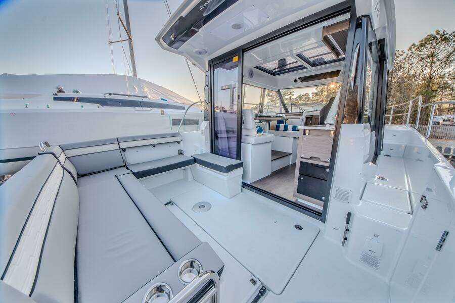 30ft Jeanneau Yacht For Sale