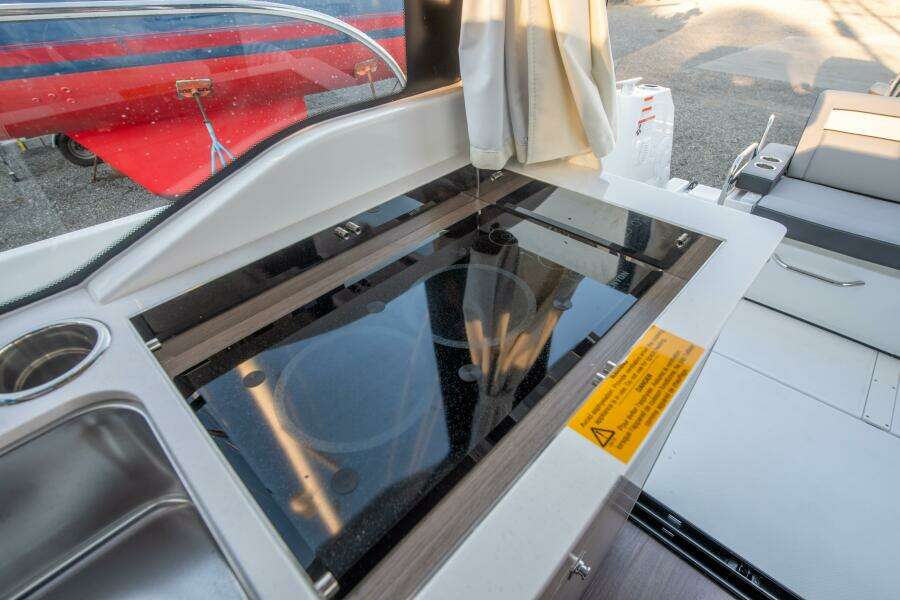 30ft Jeanneau Yacht For Sale