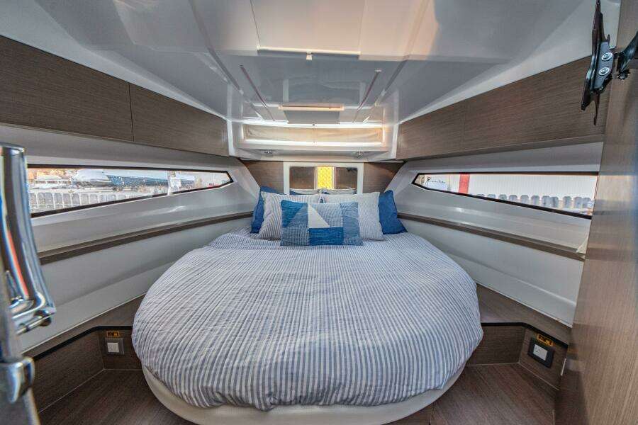 30ft Jeanneau Yacht For Sale