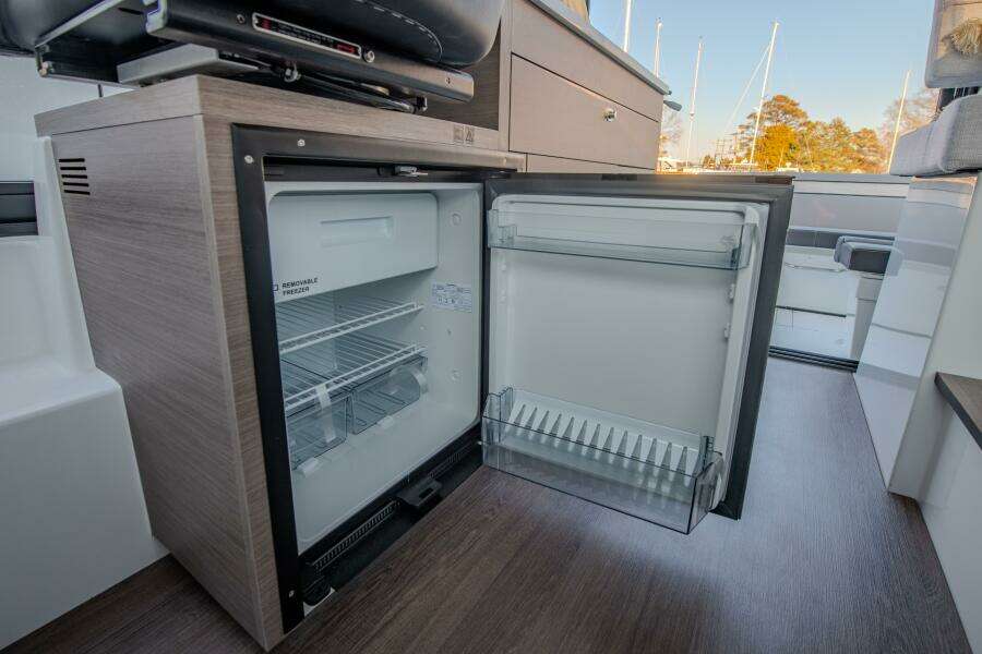 30ft Jeanneau Yacht For Sale