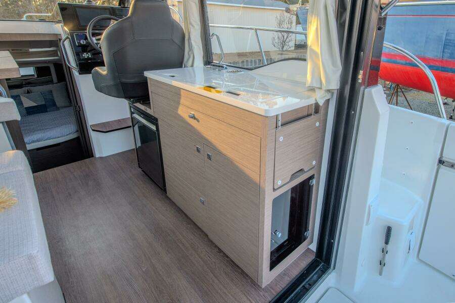 30ft Jeanneau Yacht For Sale