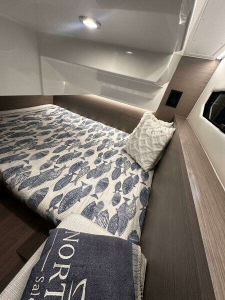 30ft Jeanneau Yacht For Sale