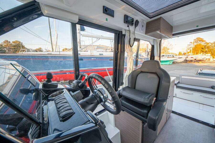 30ft Jeanneau Yacht For Sale