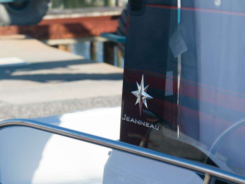 30ft Jeanneau Yacht For Sale