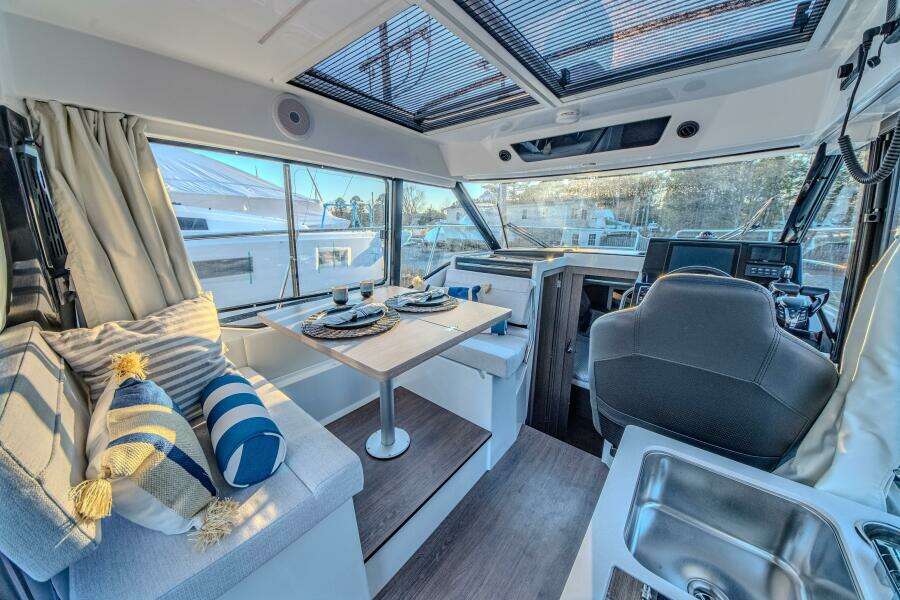 30ft Jeanneau Yacht For Sale