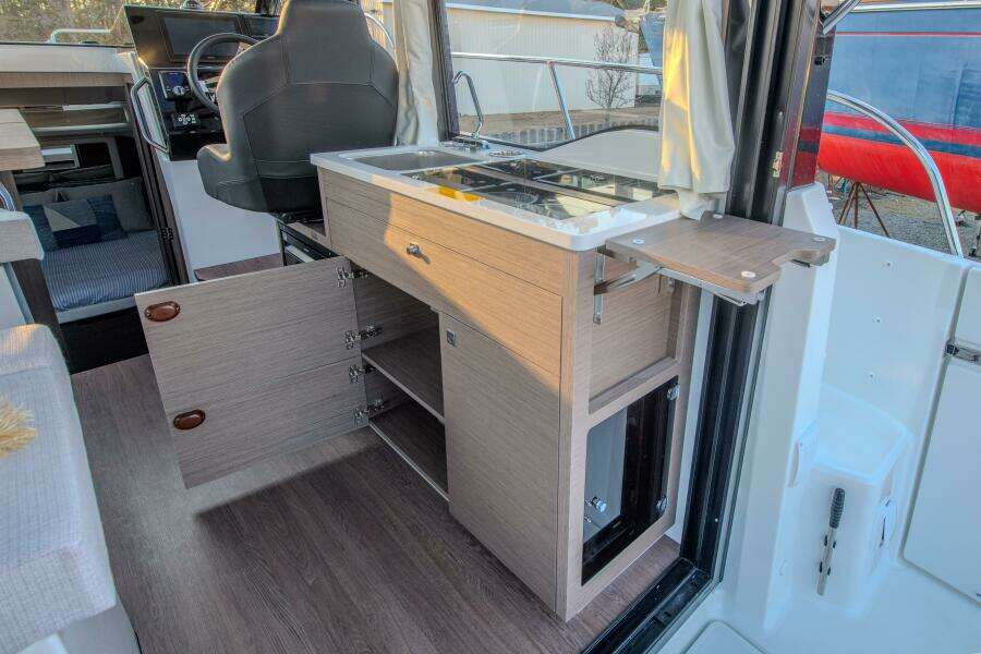 30ft Jeanneau Yacht For Sale