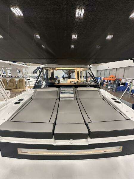 30ft Jeanneau Yacht For Sale