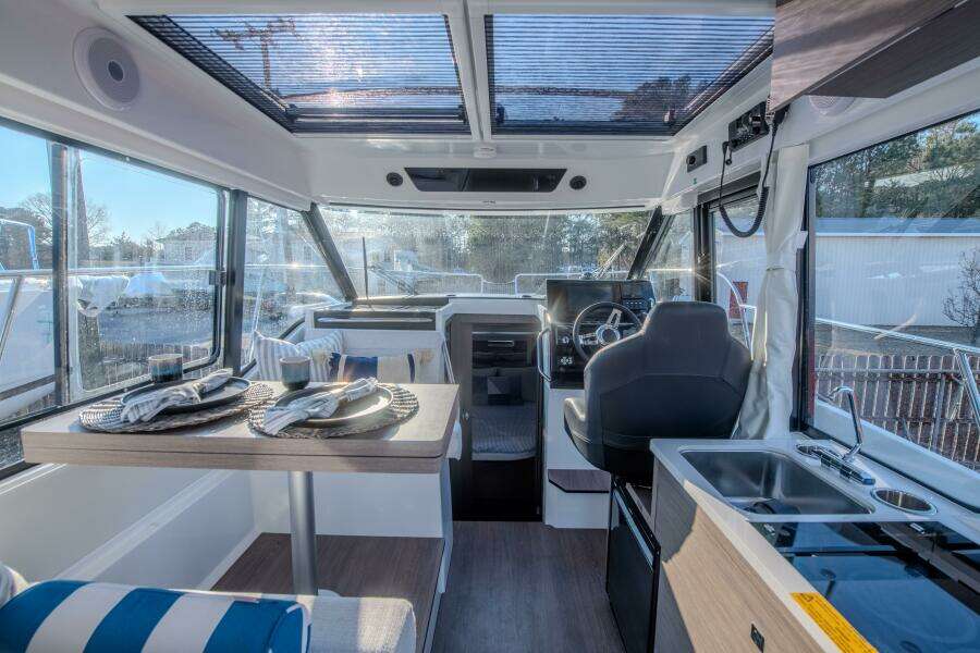 30ft Jeanneau Yacht For Sale