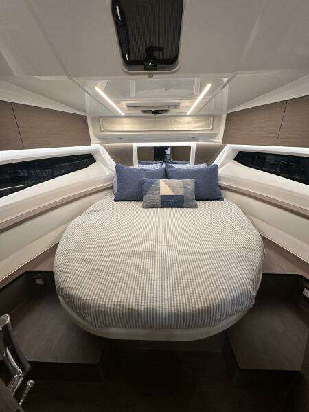 30ft Jeanneau Yacht For Sale