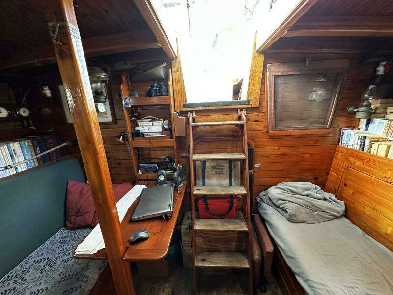 Briney Bug 34ft Custom Yacht For Sale