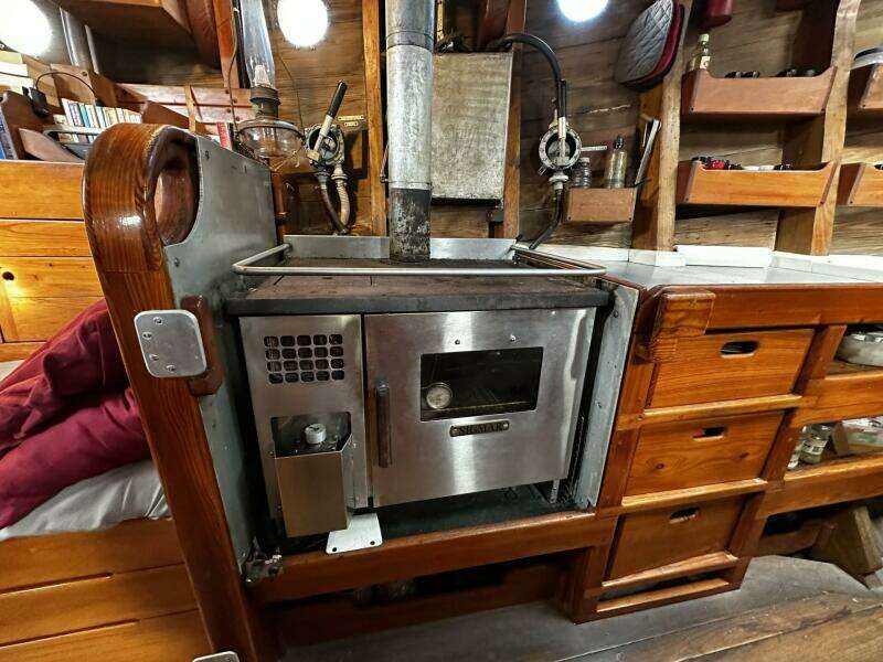 Briney Bug 34ft Custom Yacht For Sale