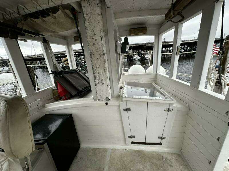 Briney Bug 34ft Custom Yacht For Sale