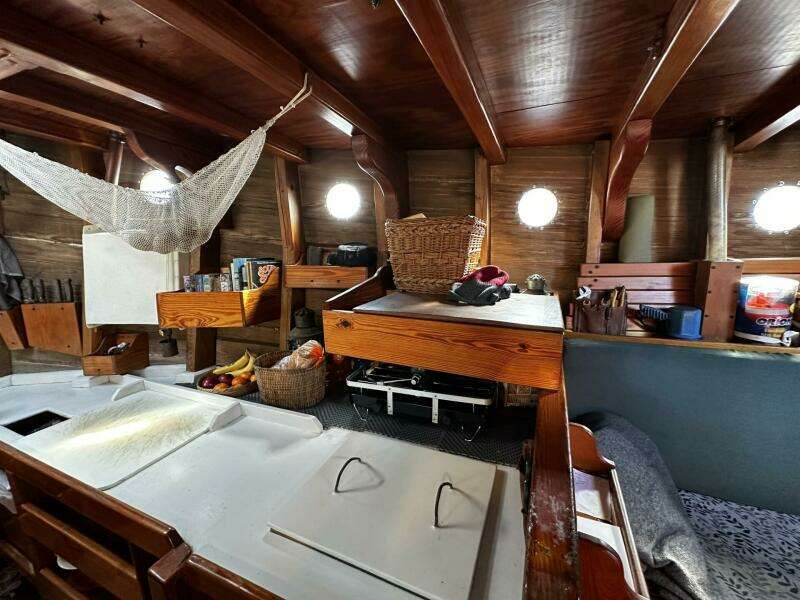 Briney Bug 34ft Custom Yacht For Sale