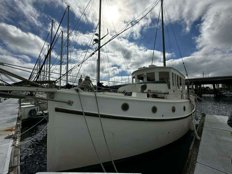 Briney Bug 34ft Custom Yacht For Sale