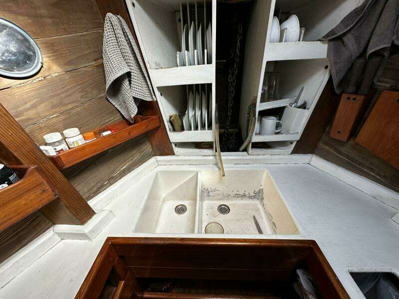 Briney Bug 34ft Custom Yacht For Sale