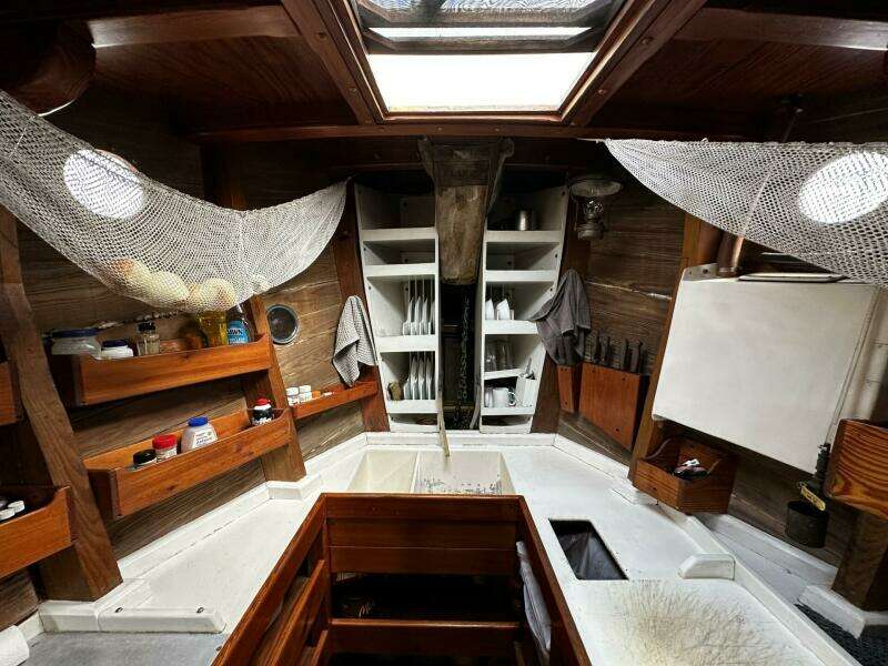 Briney Bug 34ft Custom Yacht For Sale