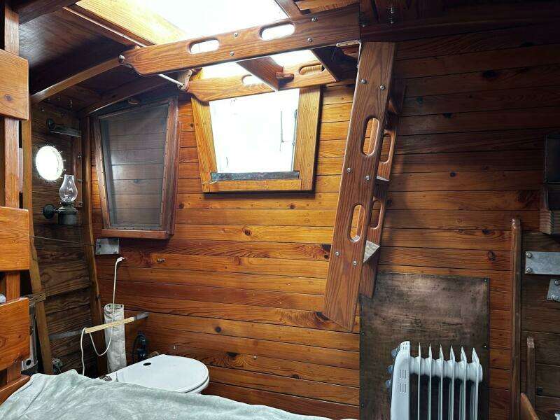 Briney Bug 34ft Custom Yacht For Sale