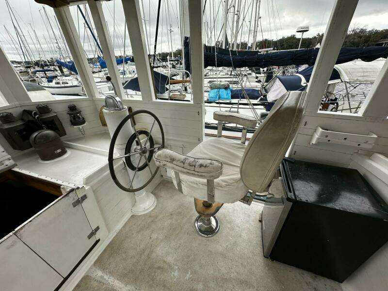 Briney Bug 34ft Custom Yacht For Sale