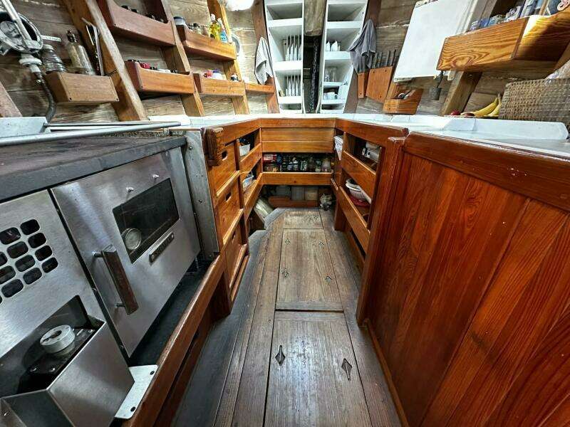 Briney Bug 34ft Custom Yacht For Sale