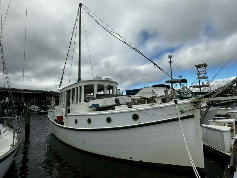 Briney Bug 34ft Custom Yacht For Sale