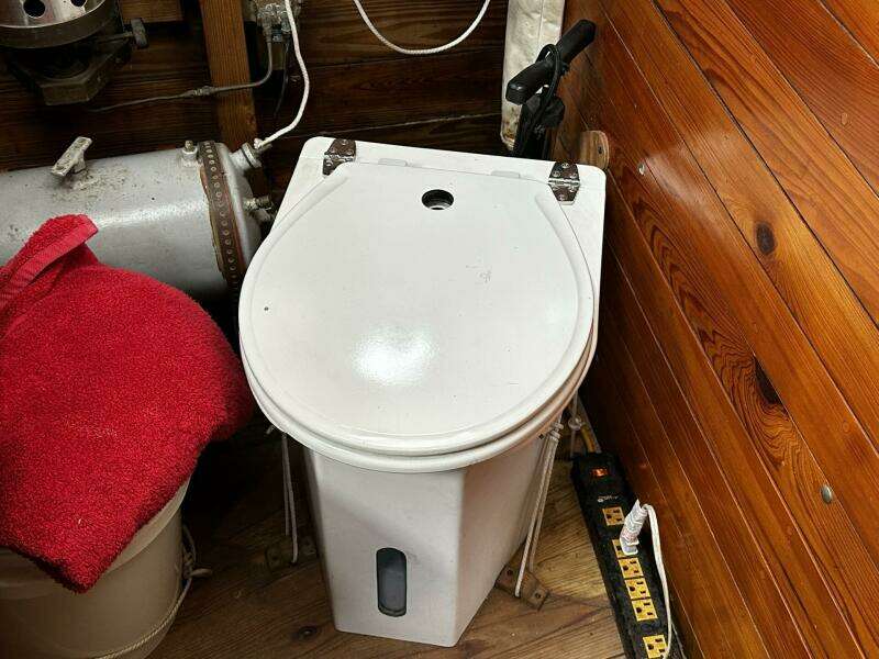 Briney Bug 34ft Custom Yacht For Sale