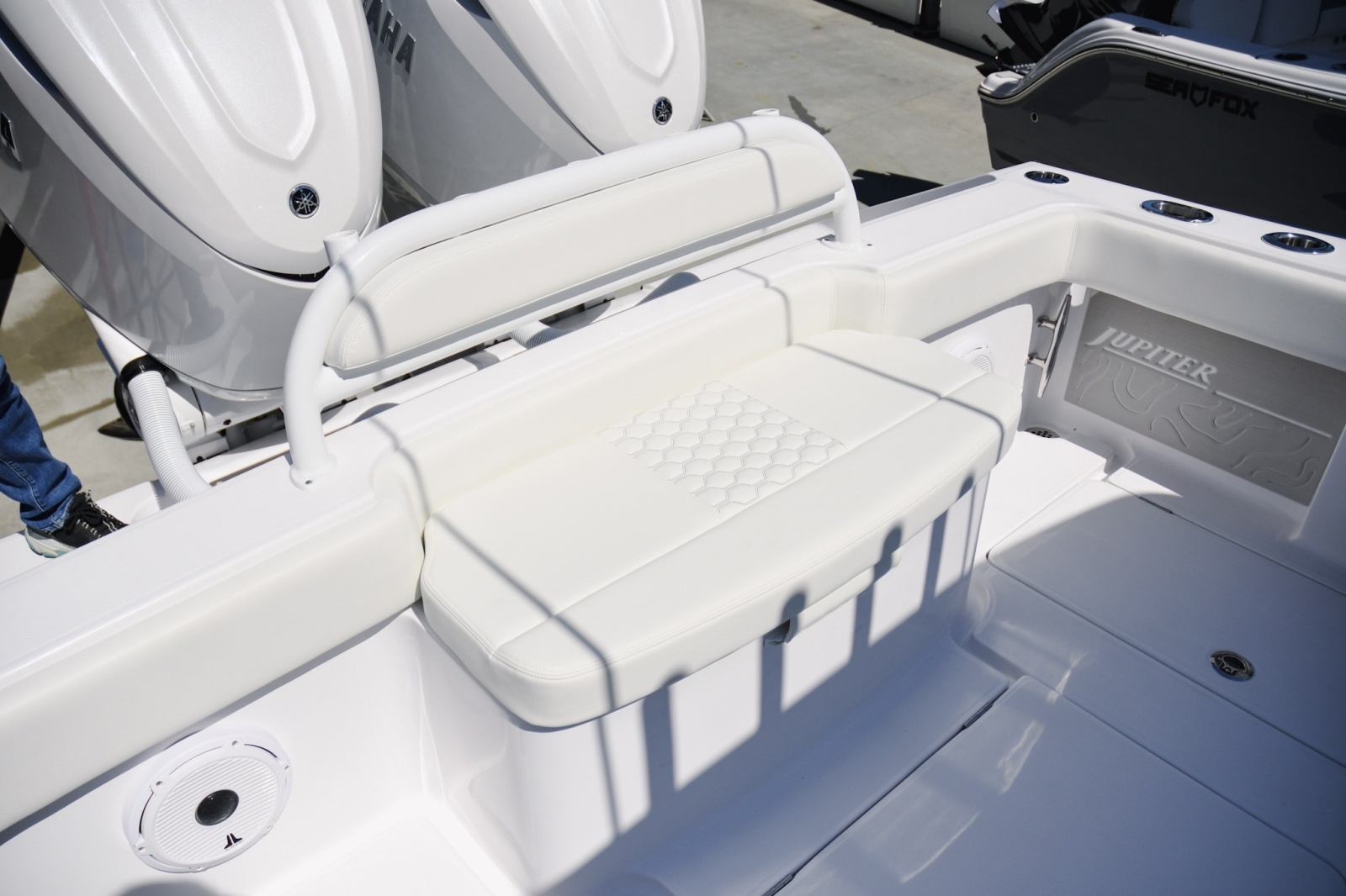 32ft Jupiter Yacht For Sale