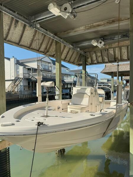 22' 2016 Robalo 226 Cayman