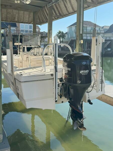 22' 2016 Robalo 226 Cayman