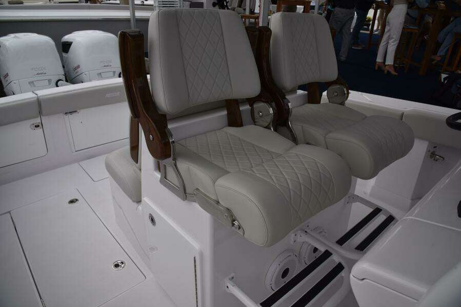 34ft Jupiter Yacht For Sale