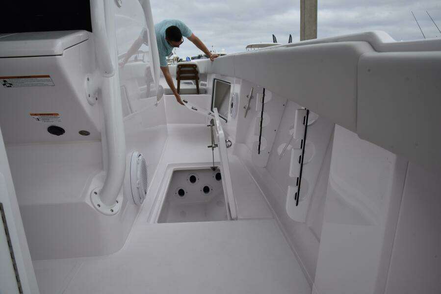 34ft Jupiter Yacht For Sale