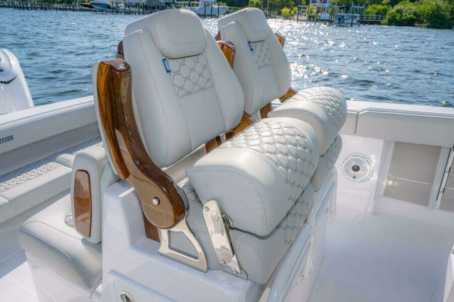 34ft Jupiter Yacht For Sale