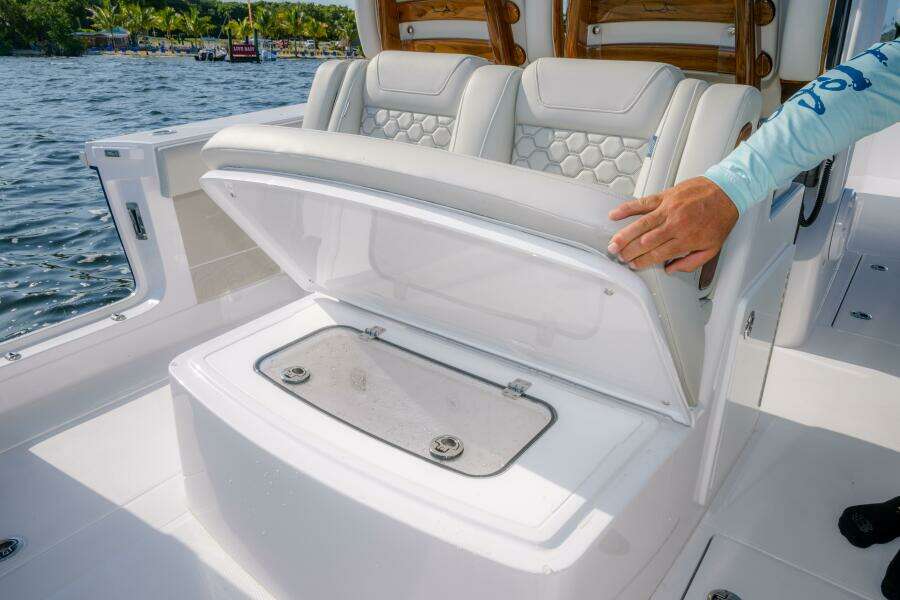 34ft Jupiter Yacht For Sale