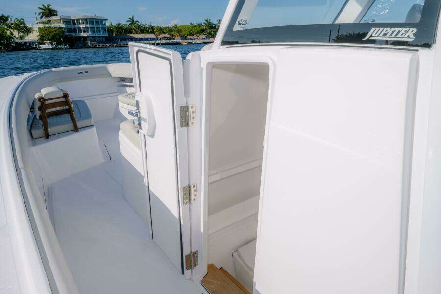 34ft Jupiter Yacht For Sale