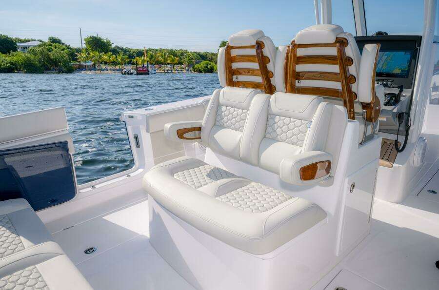 34ft Jupiter Yacht For Sale