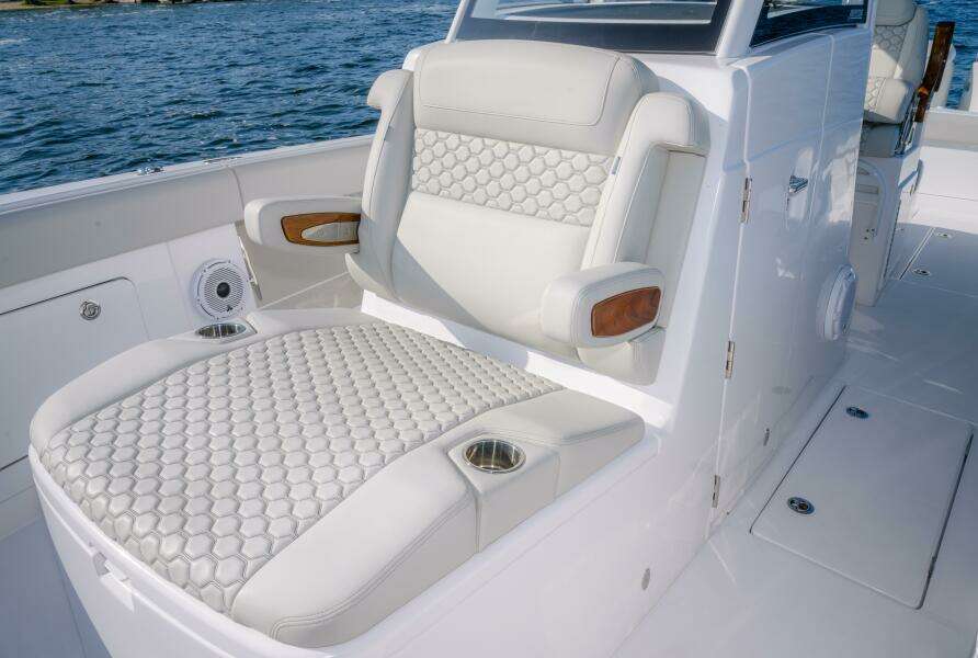 34ft Jupiter Yacht For Sale