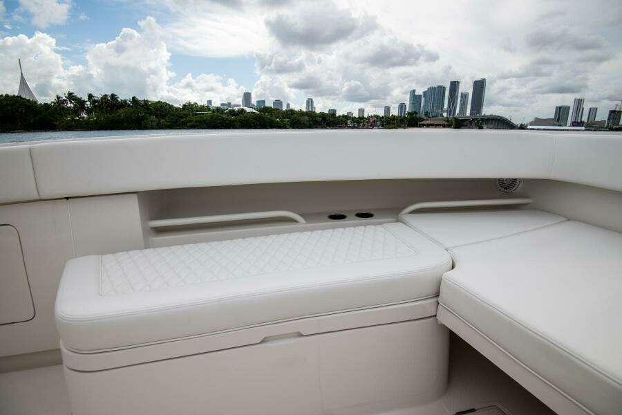 38ft Jupiter Yacht For Sale
