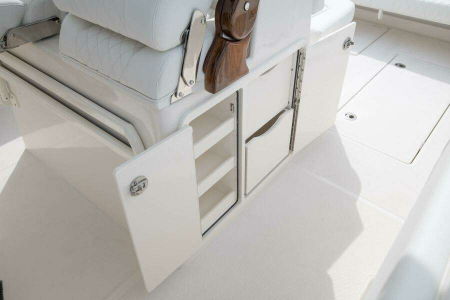 38ft Jupiter Yacht For Sale