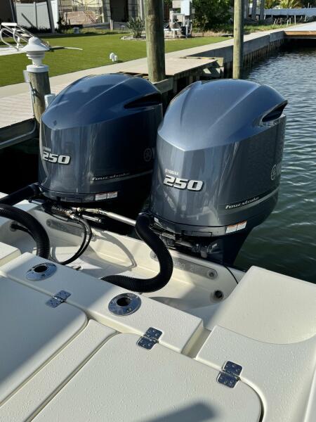 27' 2018 Young Boats 27