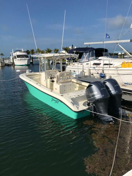 27' 2018 Young Boats 27