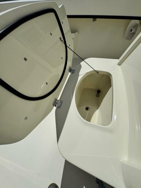 27' 2018 Young Boats 27