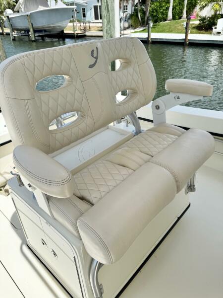 27' 2018 Young Boats 27