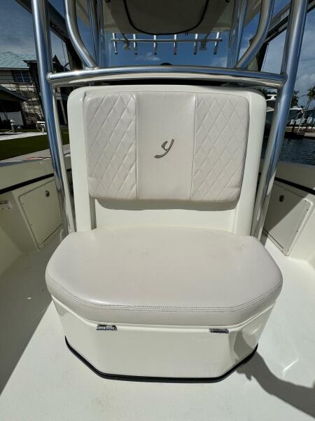 27' 2018 Young Boats 27